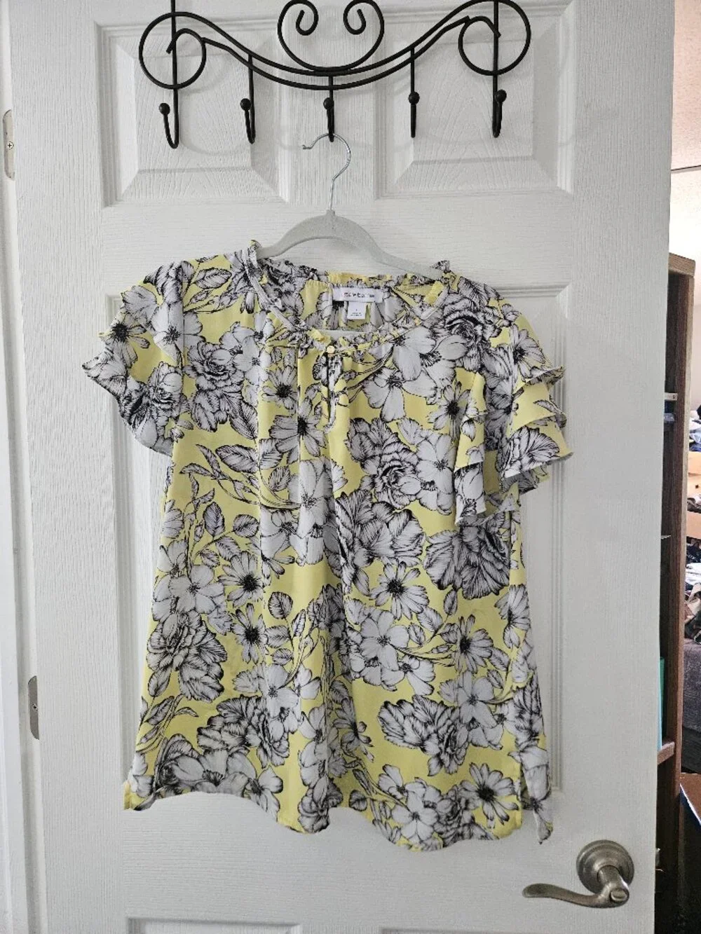 Liz Claiborne flowy yellow with White flowers blouse - Picture 1 of 6